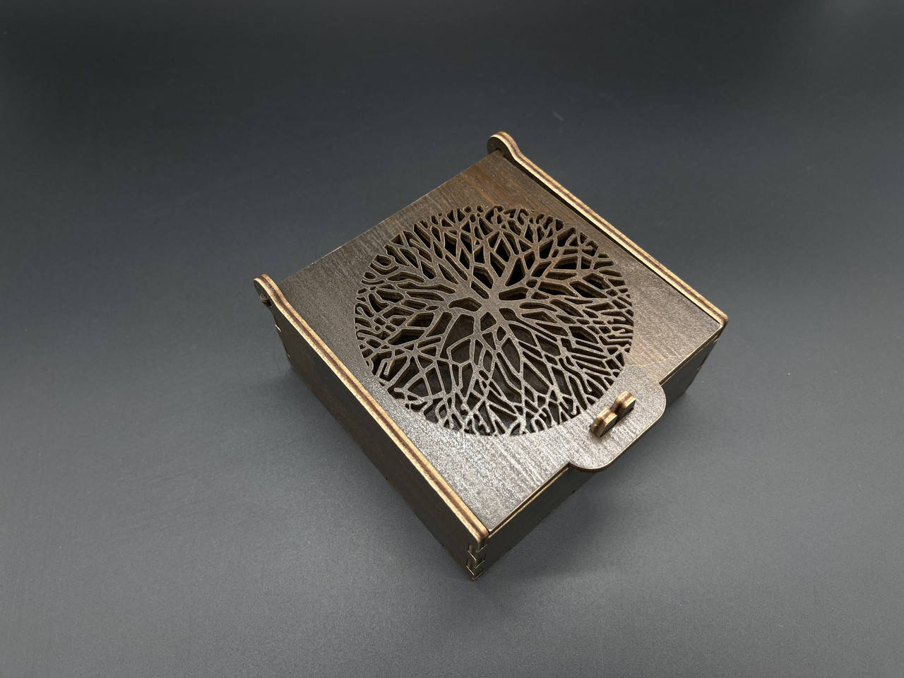 

Шкатулка-купюрница из фанеры. 11х11х5м