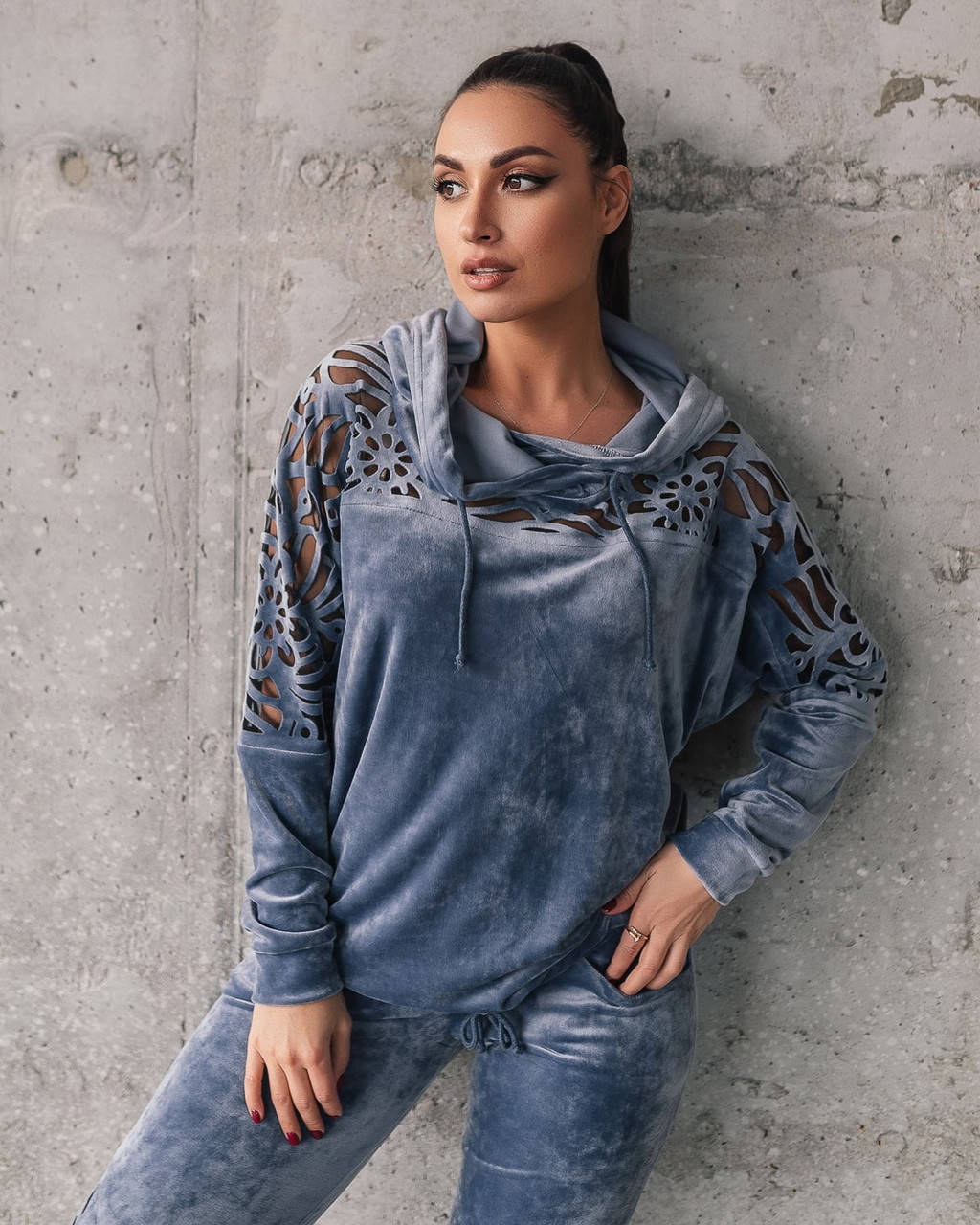 

Эффектный велюровый спортивный костюм с перфорацией на осень больших размеров батал 48-58 арт.2894