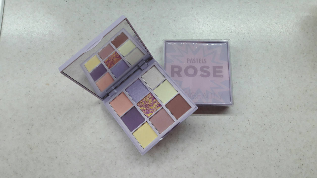

Палитра теней для макияжа Rose HudaBeauty