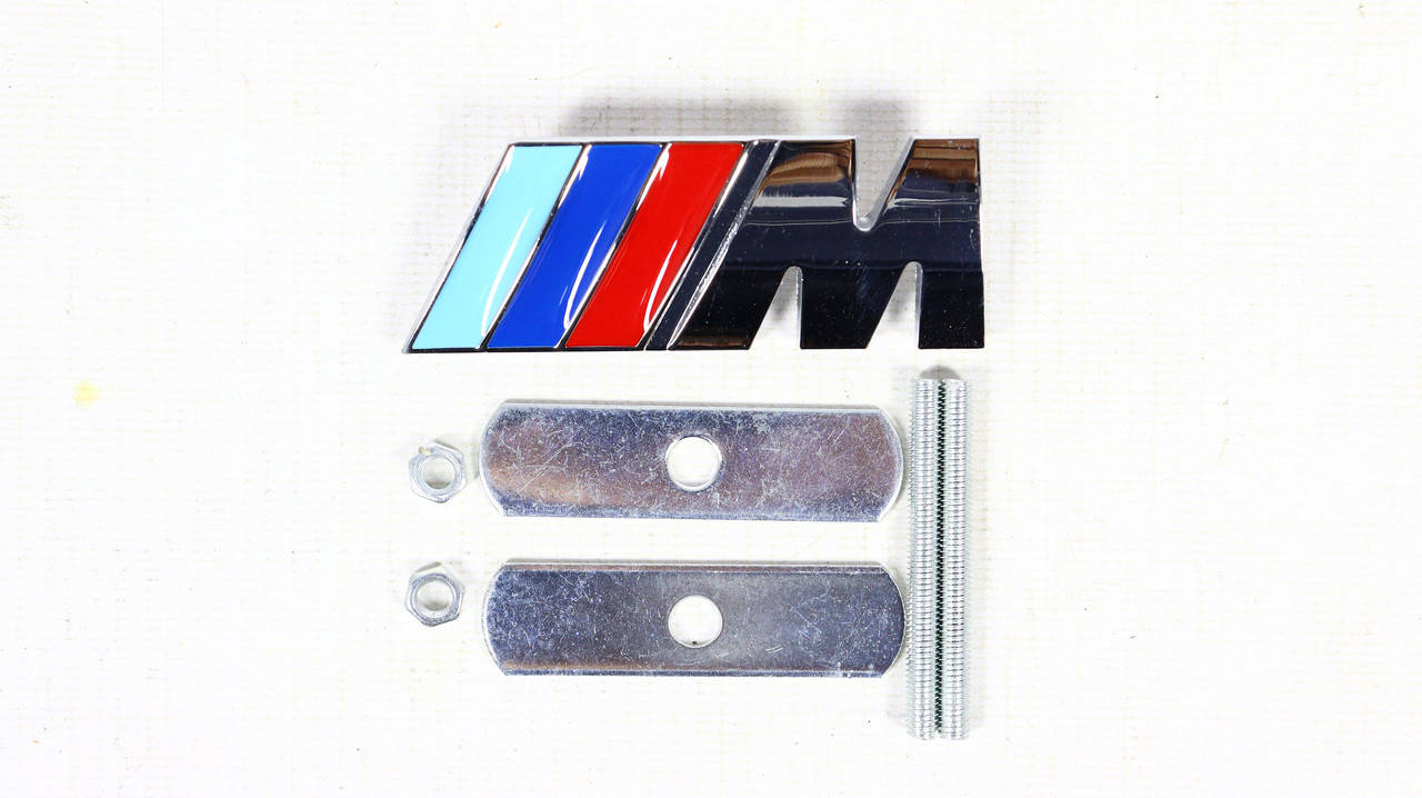 

Эмблема "M" в решетку BMW