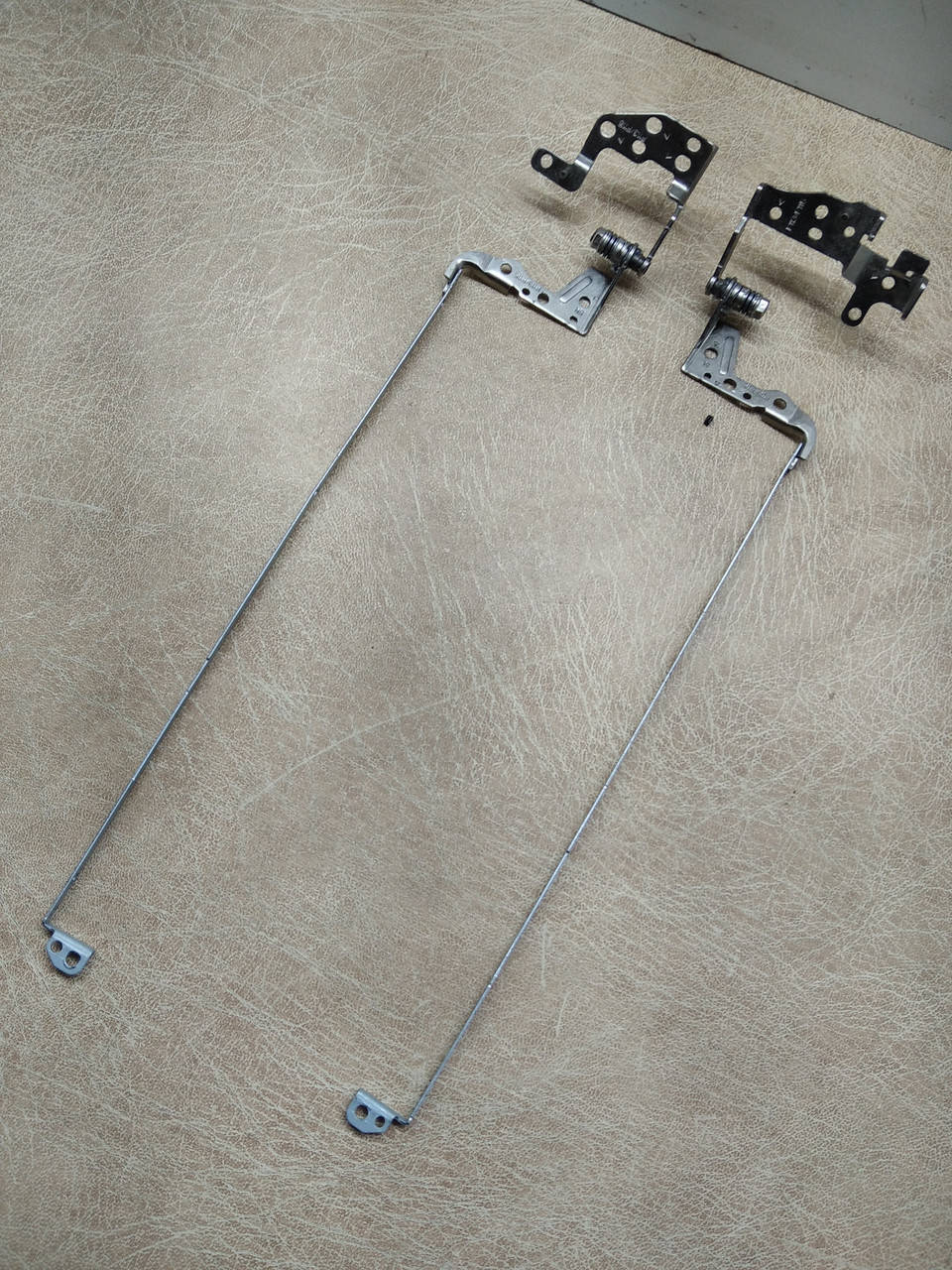

Б/У Петлі на HP 250 G2