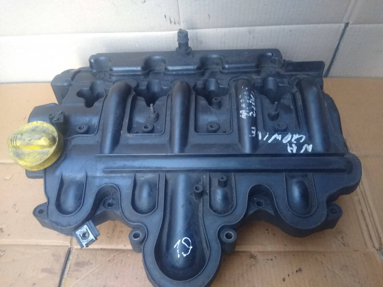

Крышка клапанная Renault Master 2.5 dci.Рено мастер 2.5 Дци,8200124829