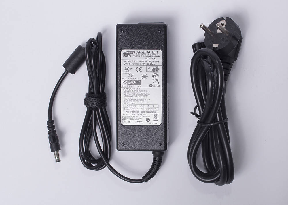 

Блок питания для ноутбука Samsung R60-FY04, 19V, 4.74A, 90W, 5.5*3.0мм OEM