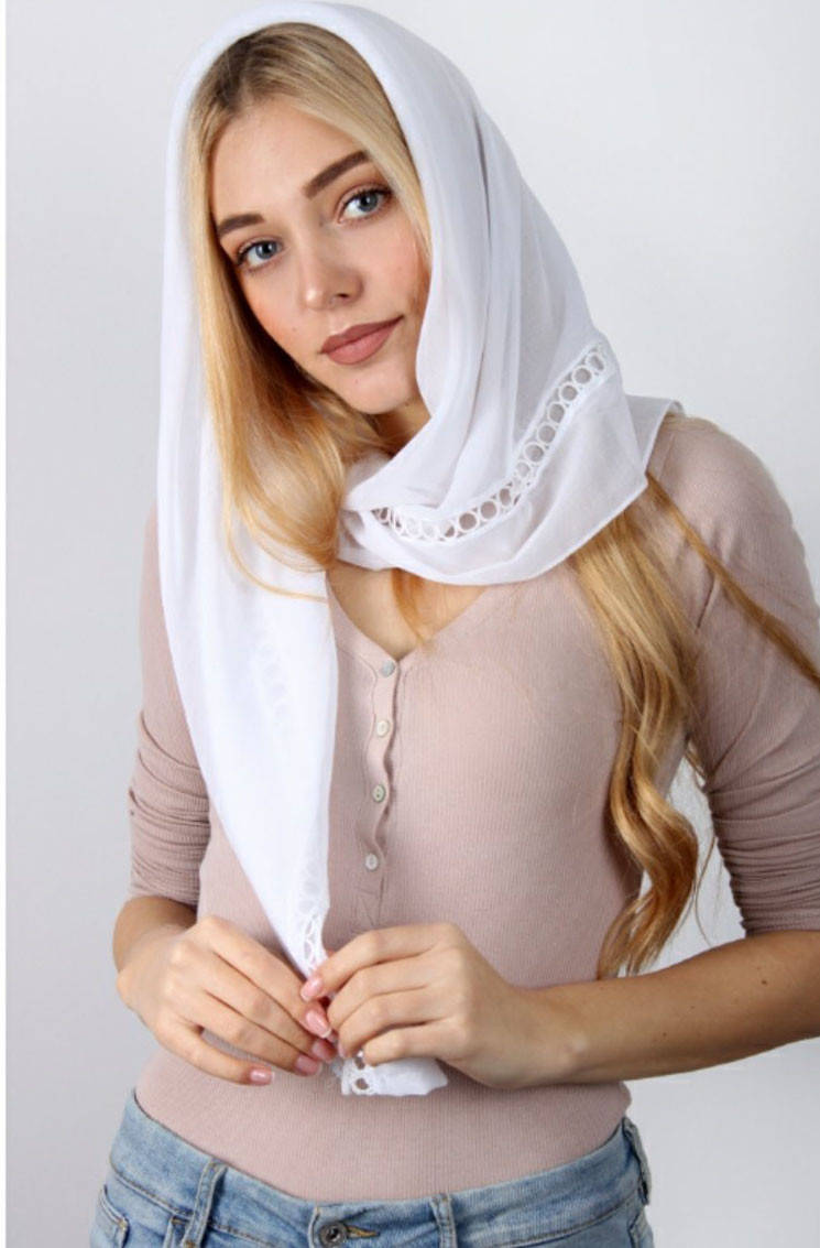 

Платок белый нарядный в церковь на крестины на венчание Ариана