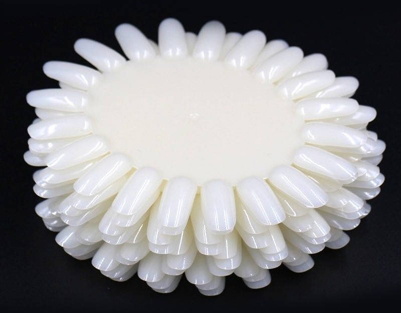 

Планшет ромашка на 20 ногтей овальная набор 70 грн 10 штук