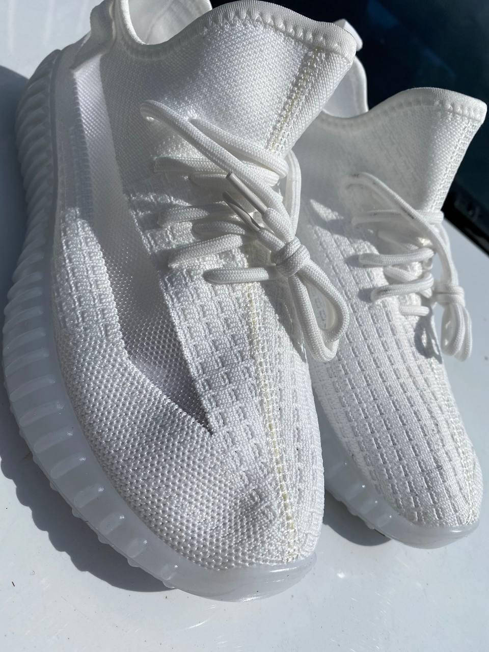 

Мужские кроссовки Adidas Yeezy Boost белые Use