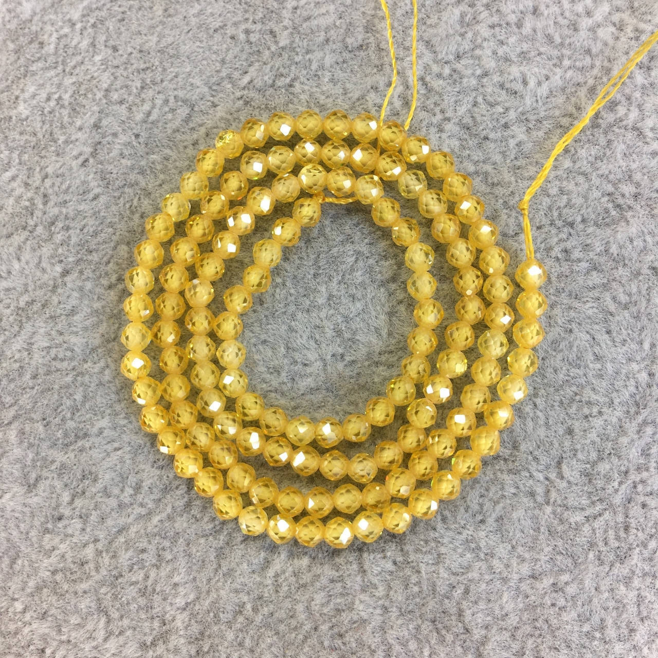 

Бусины на нитке Циркон желтый d=3мм L=38см