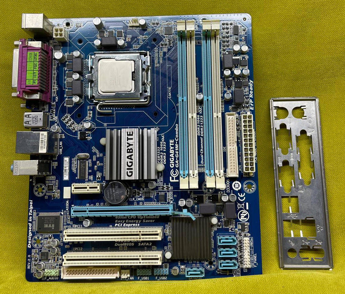 

Б/в комплект на 775 мать+проц Gigabyte GA-G41M-Combo Intel Core 2 Quad Q9400 2.66GHz