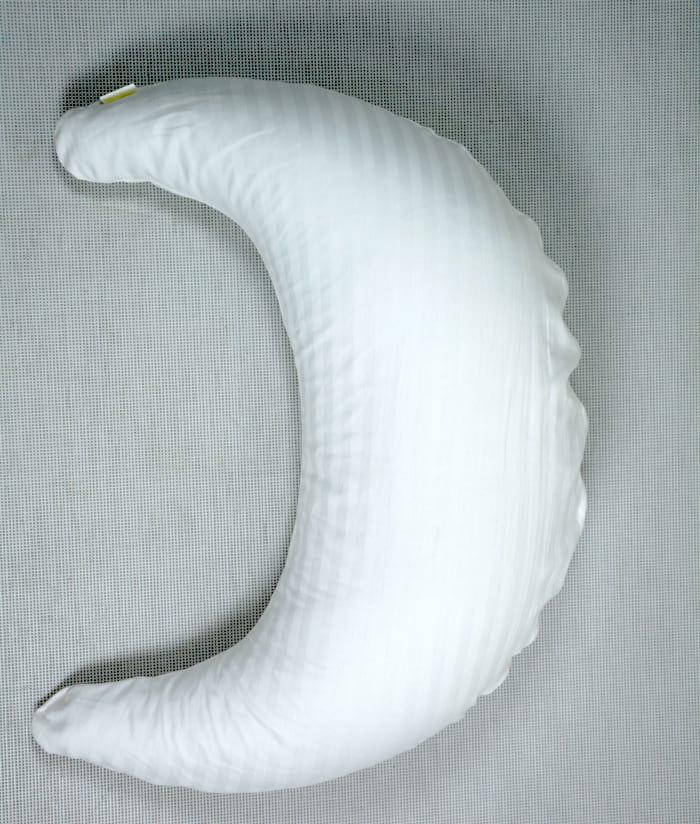 

Подушка обнимашка для беременных, будущих мам и кормления ребенка "Месяц" ТМ БиоПодушка, Белый