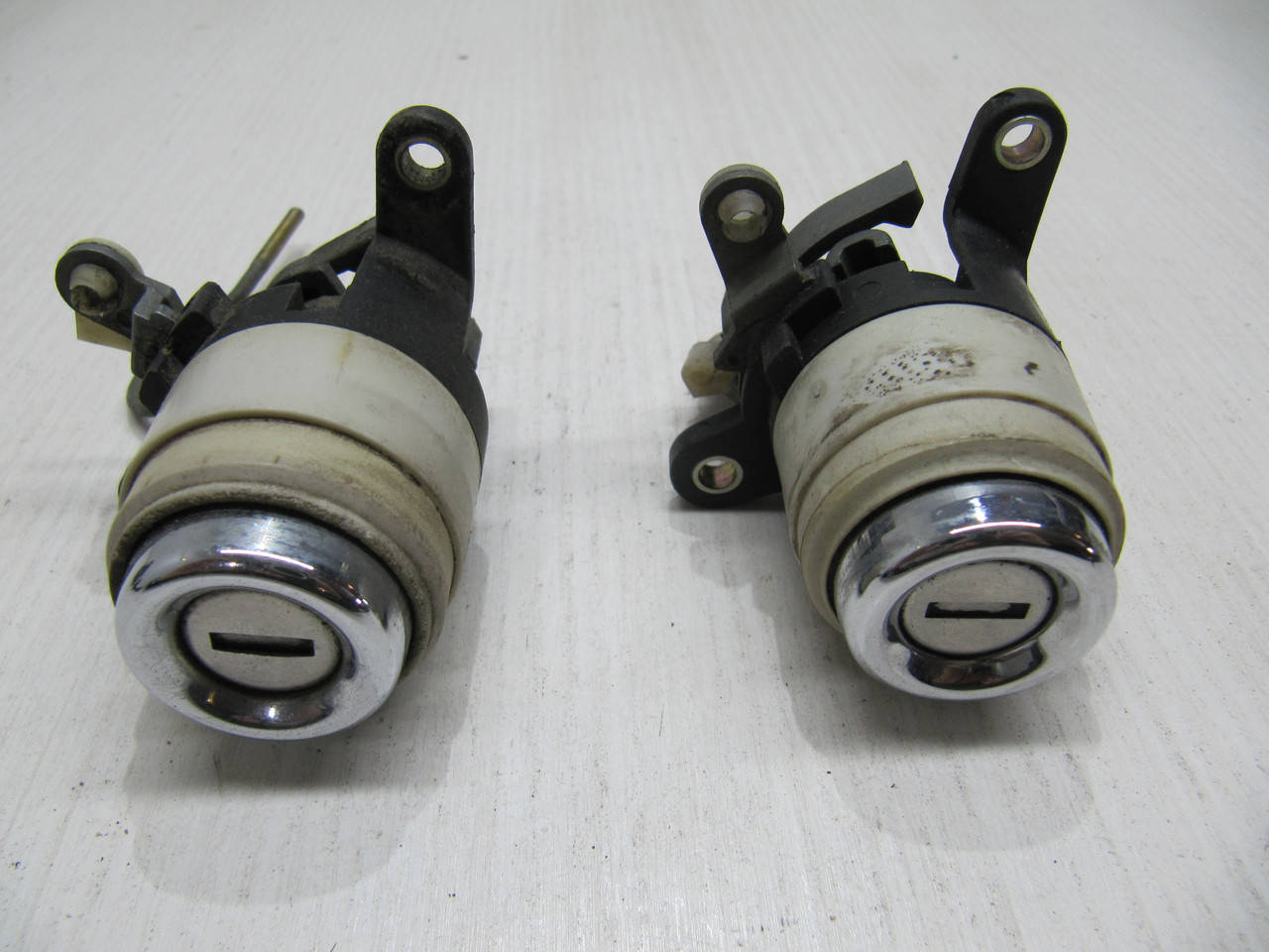 

Кнопка замок открывания багажника Ауди 80 Б3 Audi 80 B3 Оригинал 893 862 055 D