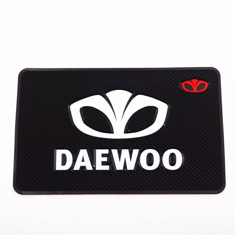 

Антискользящий коврик в машину на торпеду Daewoo