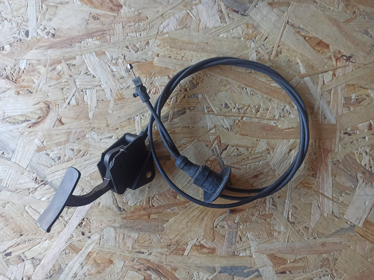 

Peugeot 3008, 5008, трос відкривання капоту, трос капота з ручкою