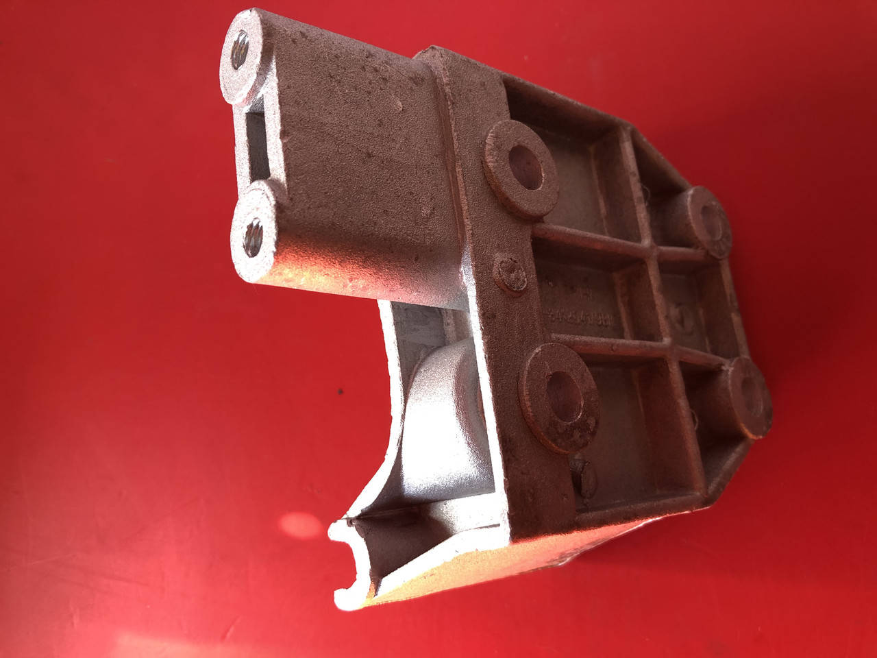 

Кронштейн компрессора кондиционера Chery Amulet Чери Амулет A11-3412041