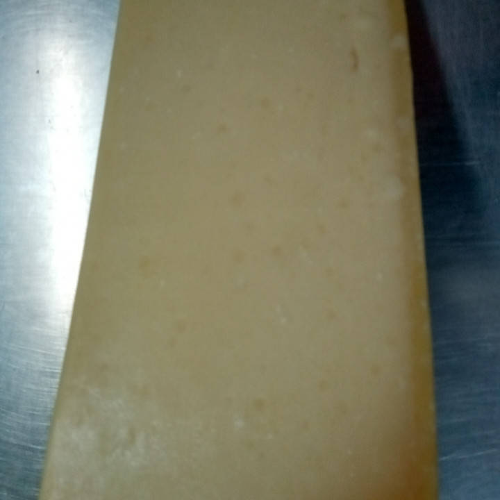 

Сир пармезан Formaggio duro Italiano