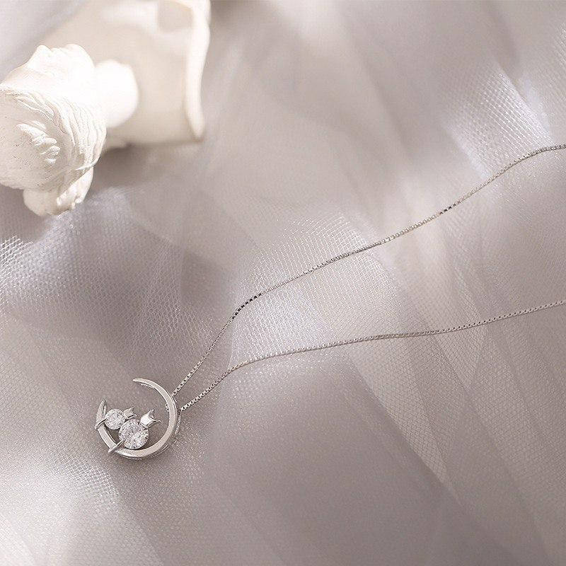 

Подвеска Луна с котиками из фианитов, тонкая цепочка, серебряное покрытие 925 пробы, длина 40+5 см