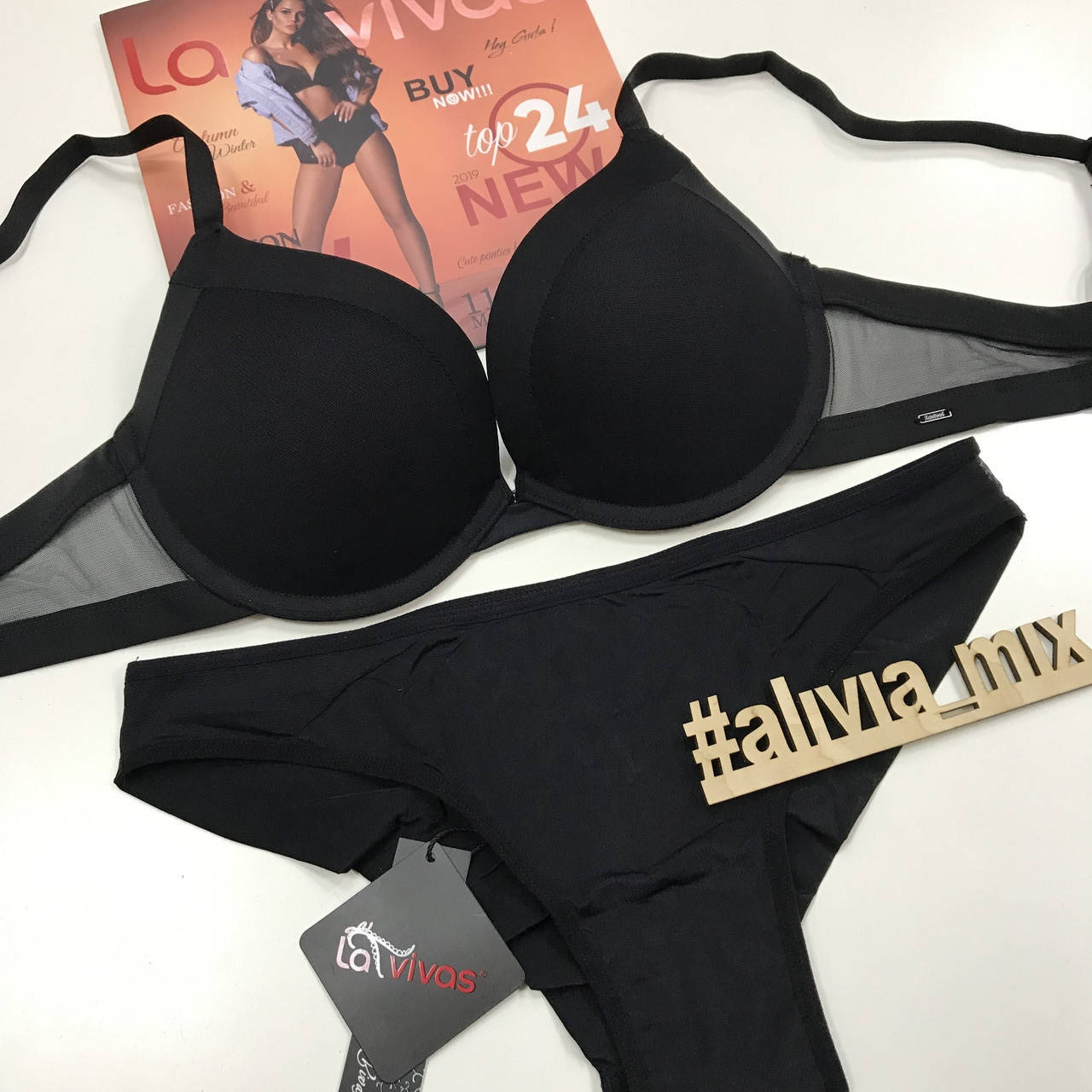 

Комплект от La vivas в чашке В С Черный, 75С