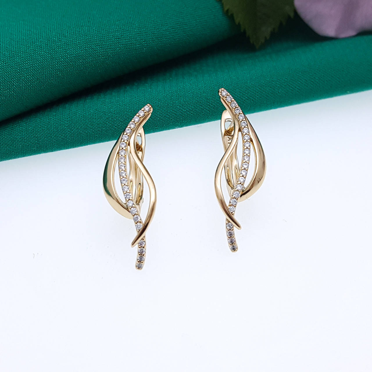 

Серьги "Волна" с цирконием, англ.замок, позолота Xuping, 18К