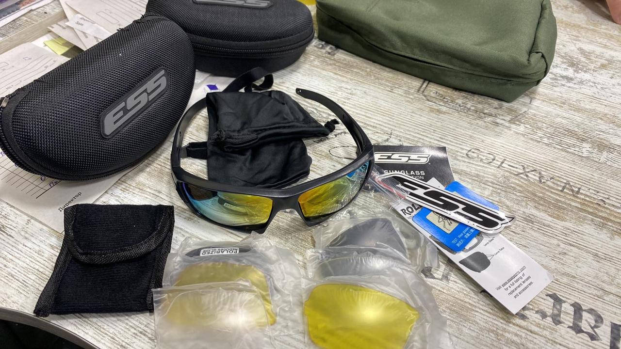 

Очки тактические с набором сменных линз, ремешком, с чехлом мягкой и жесткой структуры