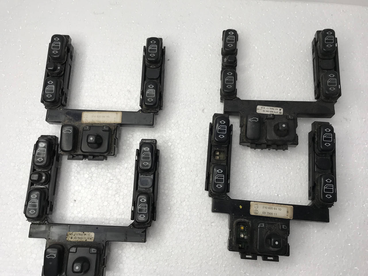 

Блок кнопок стеклоподъемника Mercedes w210.w202 A2108208410