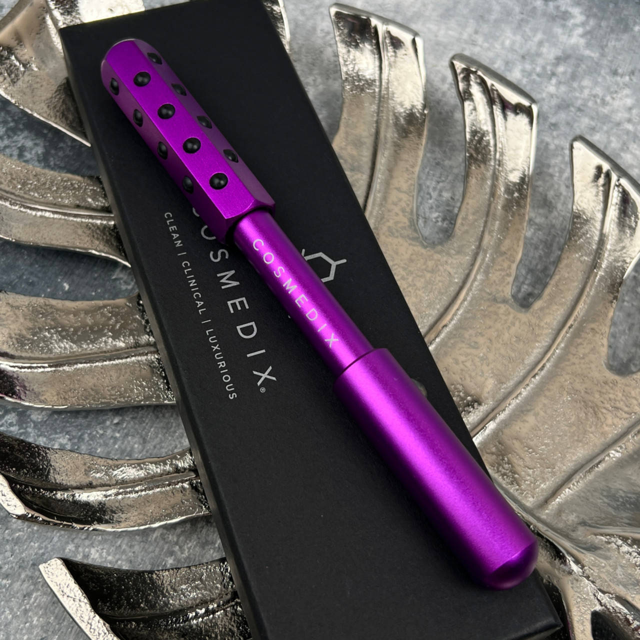 

Роликовый массажер для лица Cosmedix Facial Massage Roller Purple