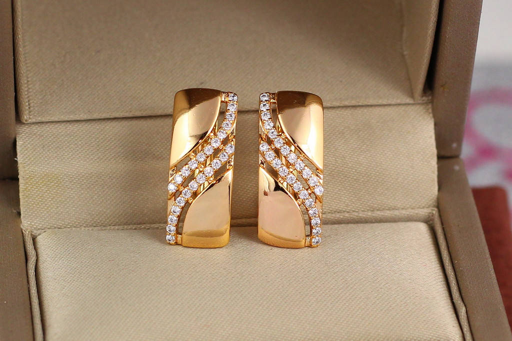 

Серьги Xuping Jewelry прямоугольные с двумя волнами из камешков 2 см золотистые