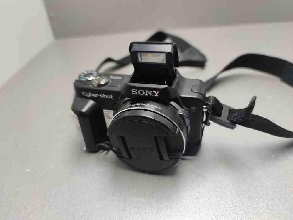 

Фотоаппарат Б/У Sony Cyber-shot DSC-H10