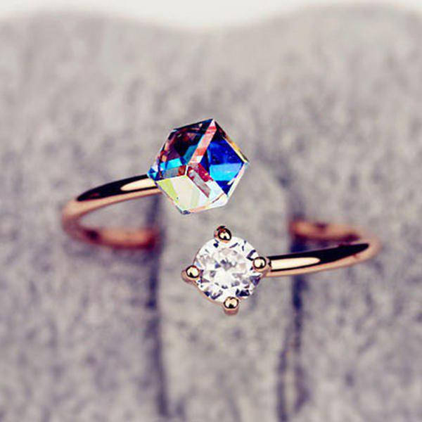 

Золотистое колечко с камнем мистик