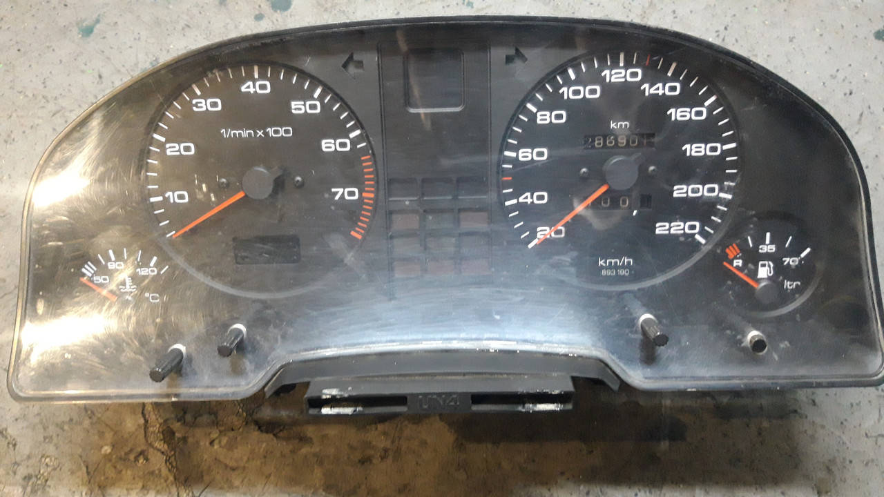 

Панель приборов с тахометром Audi 80 B3 бензин UN4 1986-1991 года