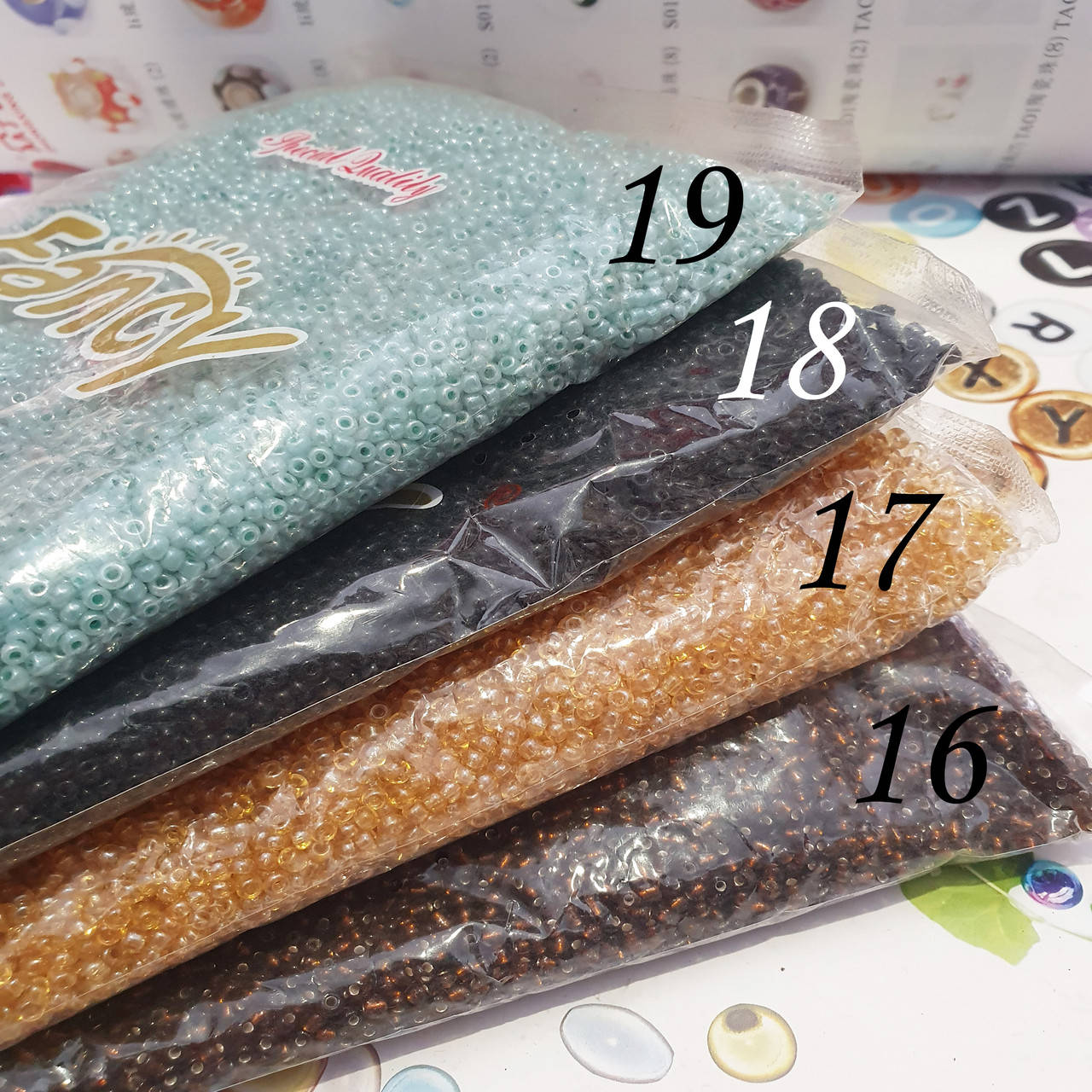 

Бісер Fancy, різні кольори, середній 8/0, 450 г/упаковка 16