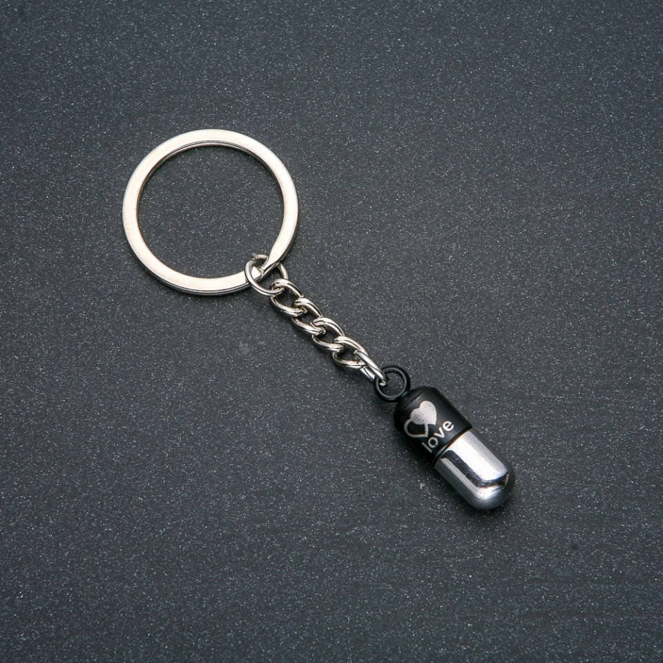 

Брелок "Капcула любви" d-30х9мм L-8см +- серебристый металл
