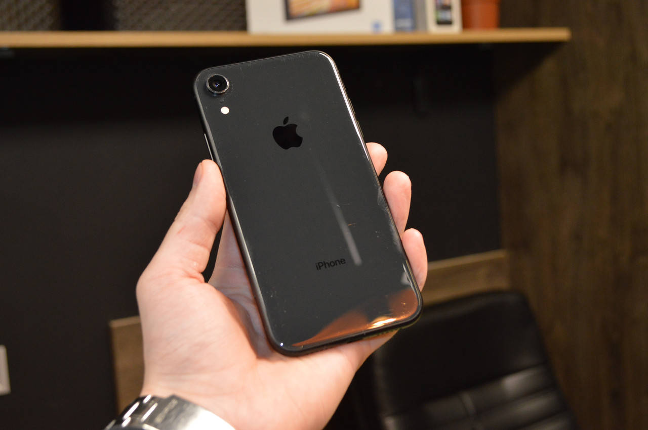 

Смартфон Б/У Apple iPhone XR 64Gb Black (MH6M3FS/A)