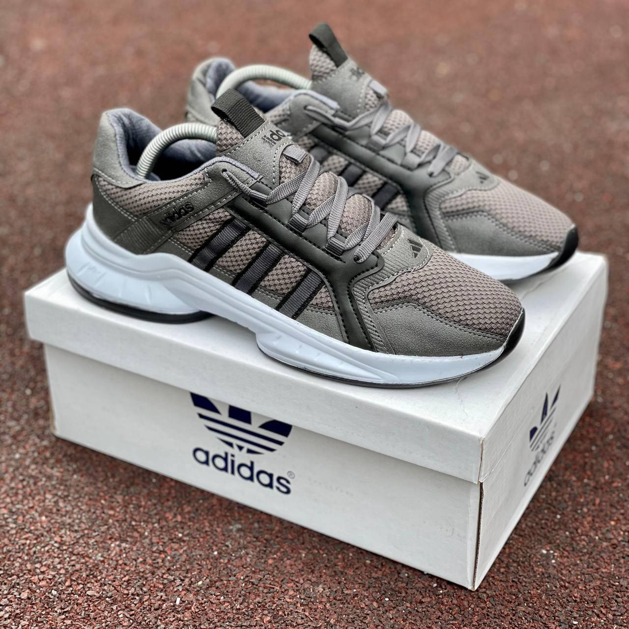 

Кроссовки мужские Adidas