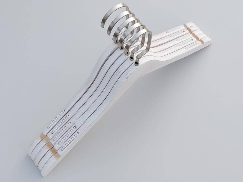 

Плечики длиной 44 см. Алюминиевый крючок. Деревянные белые в дизайне под старину, 5 штук в упаковке, Белый