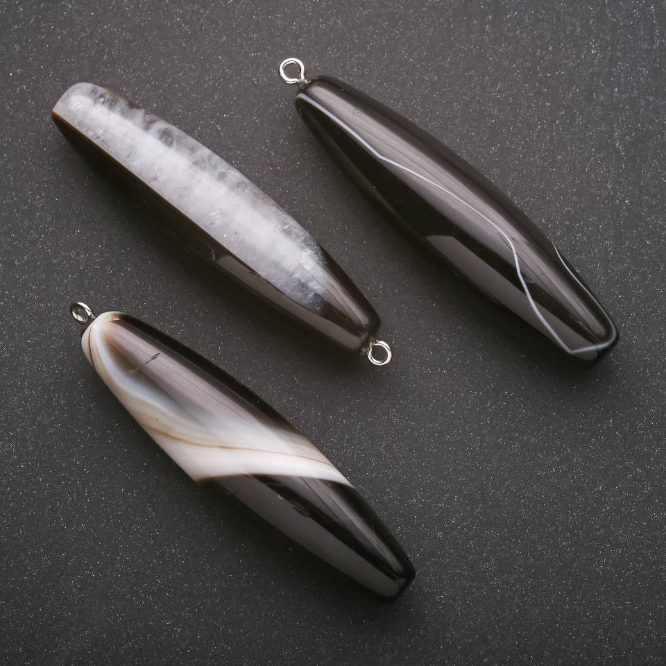 

Кулон из натурального камня Агат цилиндр "пуля" тёмно-коричневый 14х57х62мм