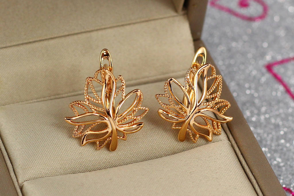 

Серьги Xuping Jewelry кленовый листик резьба 2 см золотистые