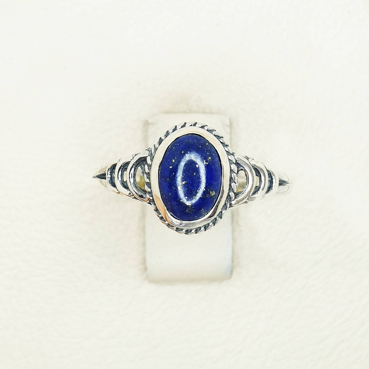

Кольцо серебряное c лазуритом 19,5 1,91 г