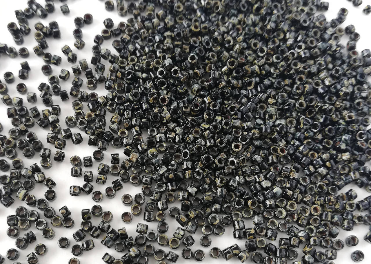 

Японський бісер Miyuki Delica 11/0 DB2261 - Black Picasso