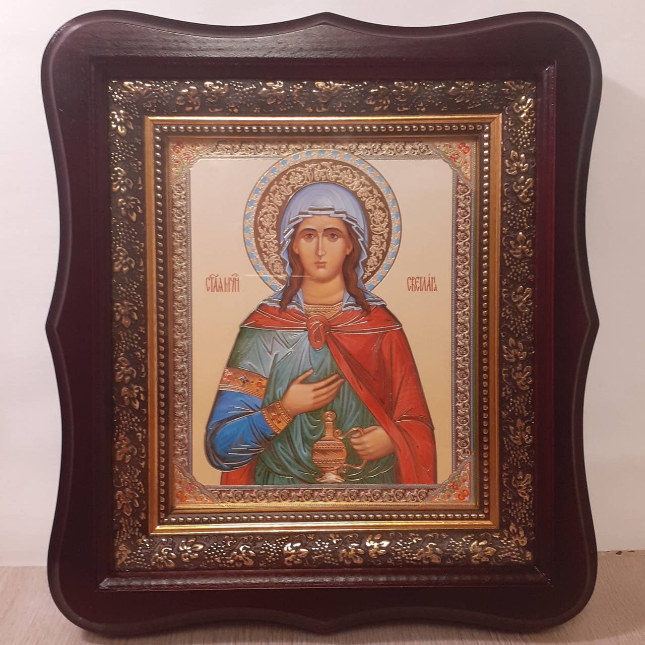 

Икона Святая Мученица Светлана, лик 15х18 см, в темном деревянном киоте.