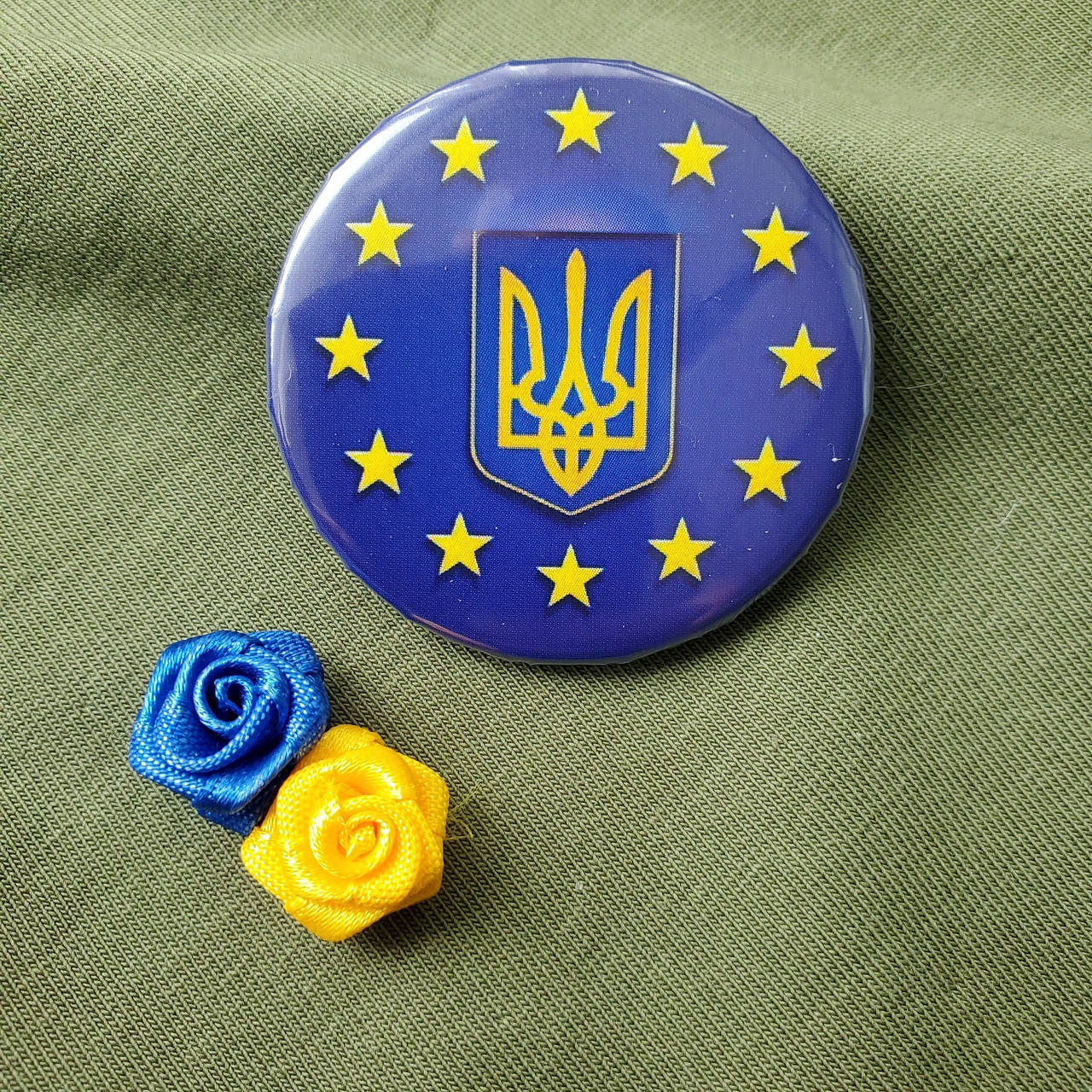 

Значок "Тризуб ОУН-УПА" - (43 мм) украинский авторский значок в патриотичных цветах