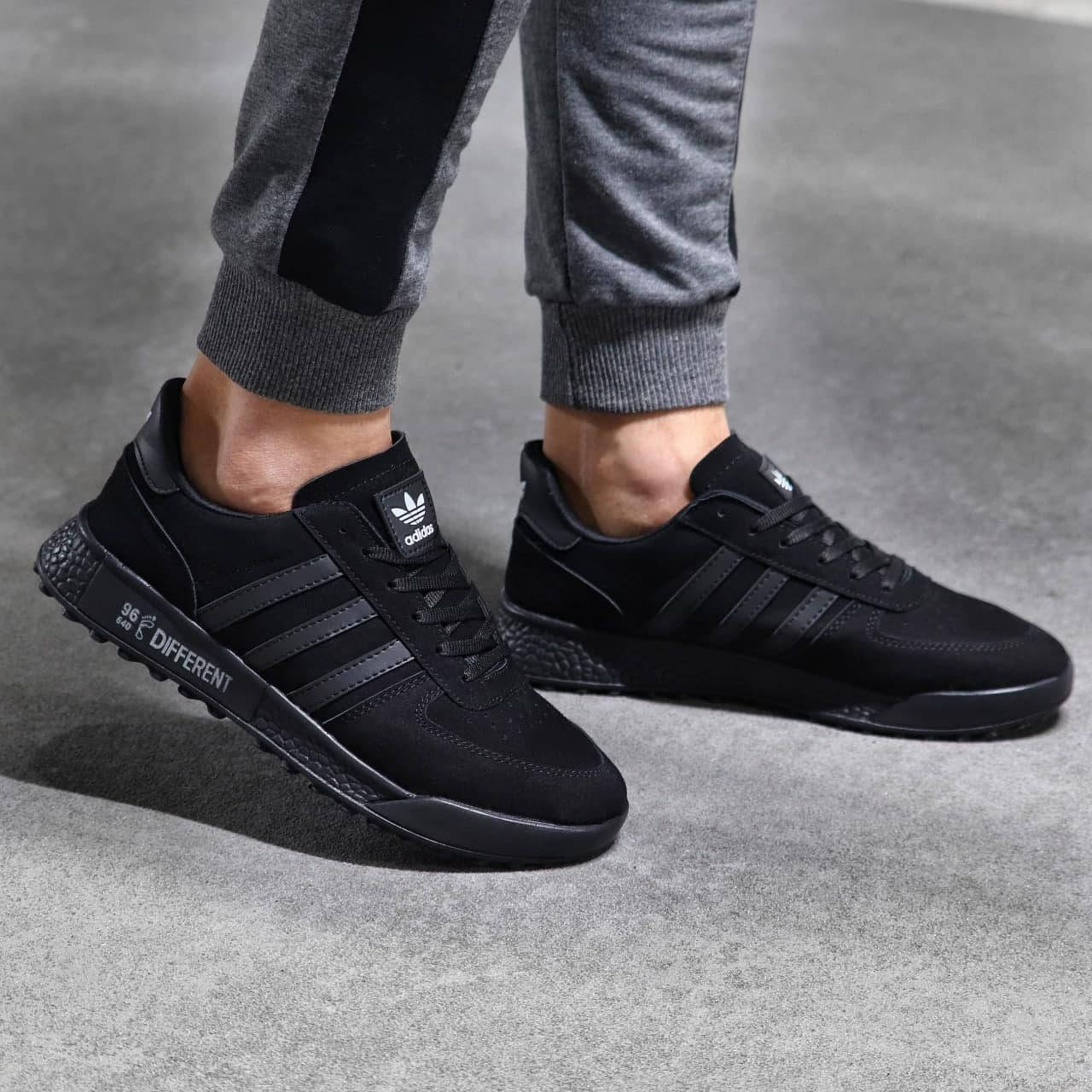 

Кроссовки Adidas Different В наличии Асортимент