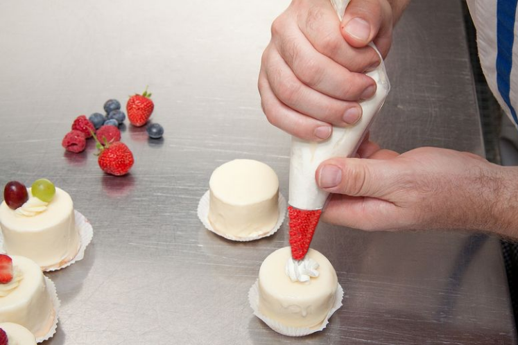 

Кондитерський мішок тканинний з насадками Ardesto Мешок кондитерский