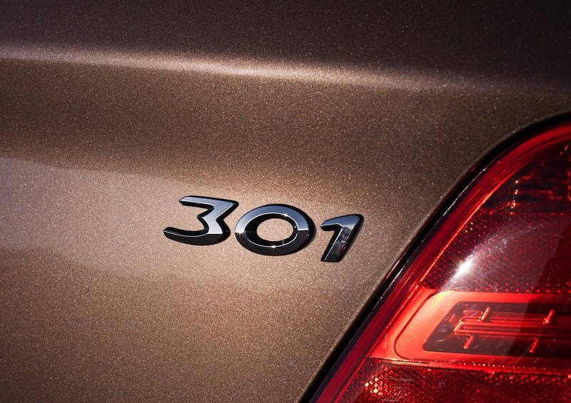 

Эмблема надпись багажника Peugeot 301