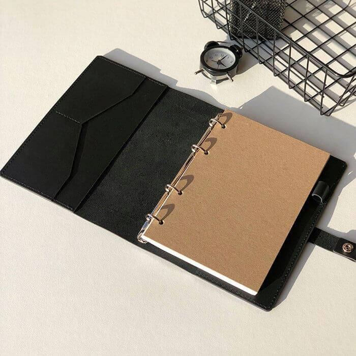 

Блокнот на кольцах кожаный А5 черный в клетку