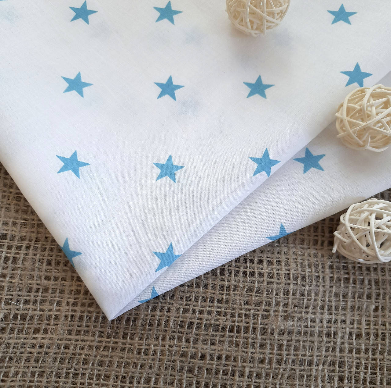 

Ткань бязь "Бирюзовые звездочки на белом" (50 х 80 см)
