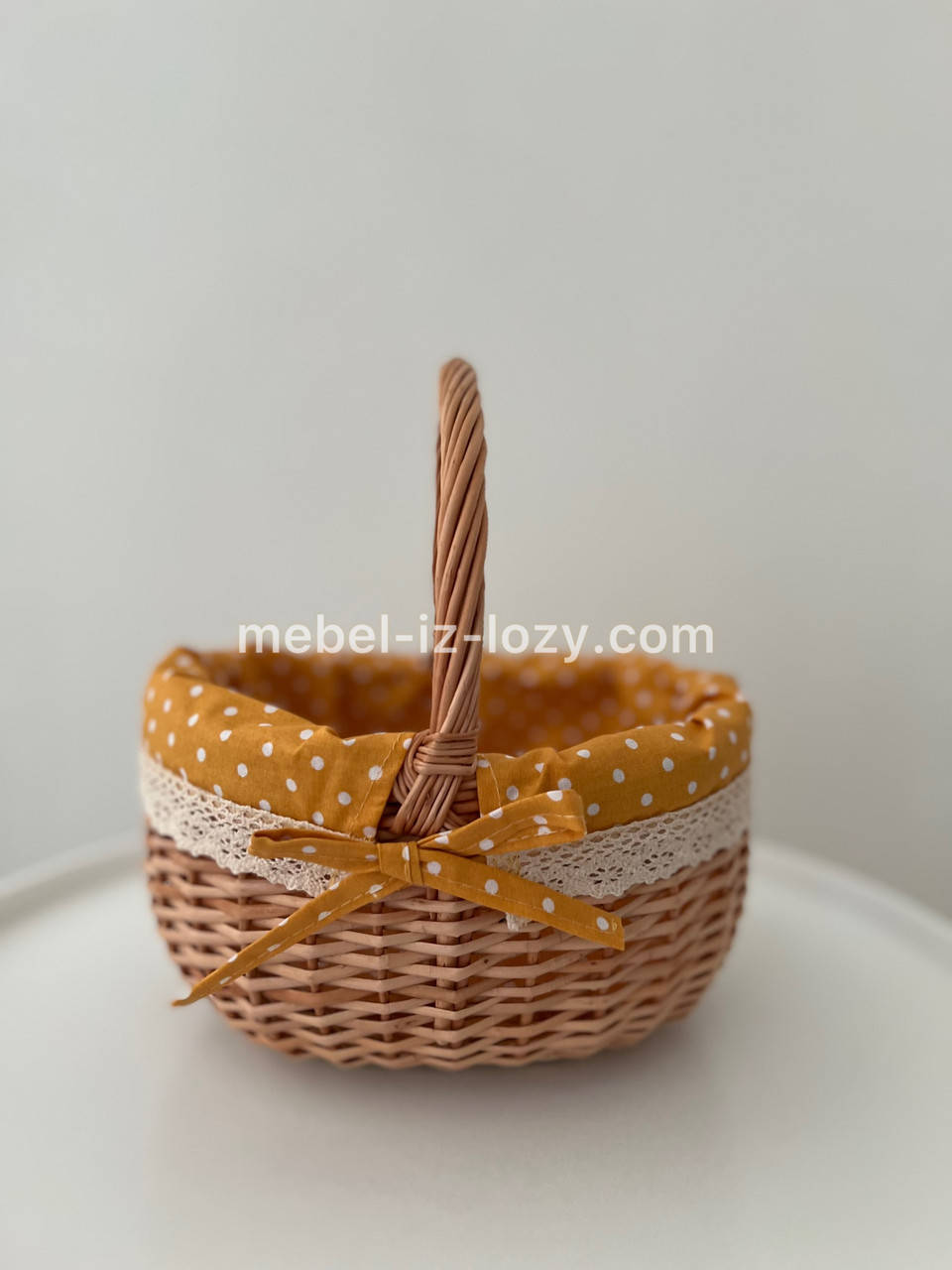 

Корзина из лозы для детей с тканью (20*18)