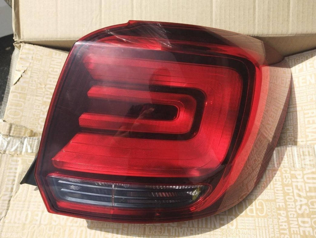 

Фонарь задний правый Renault Sandero 2 c 2017 года (оригинал)