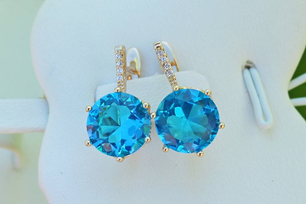 

Серьги Xuping Jewelry с голубым большим камнем шестигранная оправа 2 см золотистые