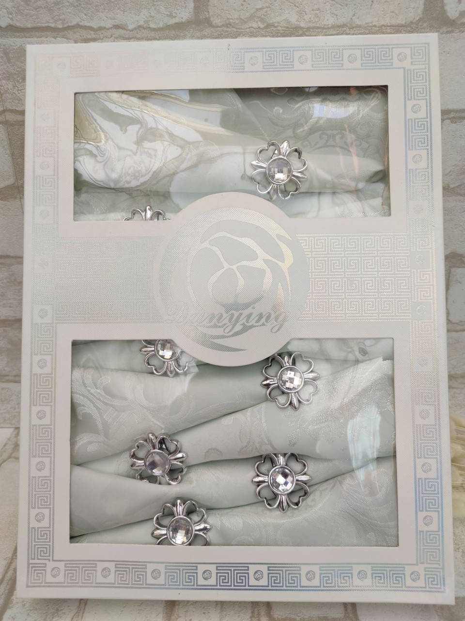 

Комплект скатерть праздничная с салфетками на новогодний стол, 145х220 см