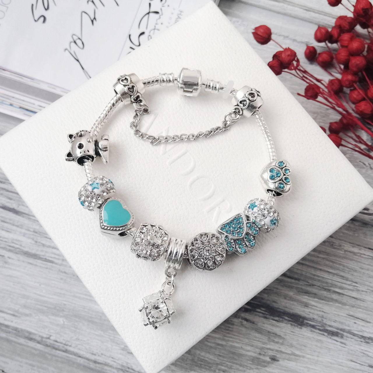 

Браслет женский с лучшими шармами