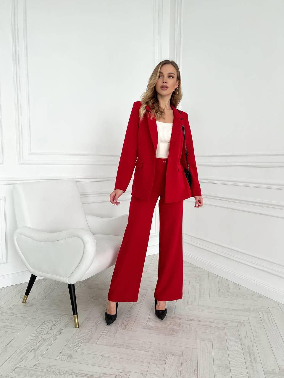 

Женский брючный костюм с пиджаком и брюками палаццо 44, Красный